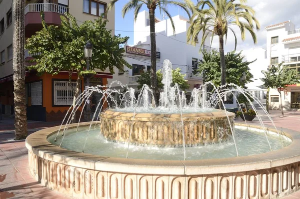 Кам'яний фонтан у Estepona — стокове фото