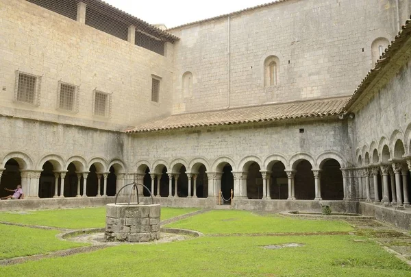 Uteplats i katedralen i Girona — Stockfoto