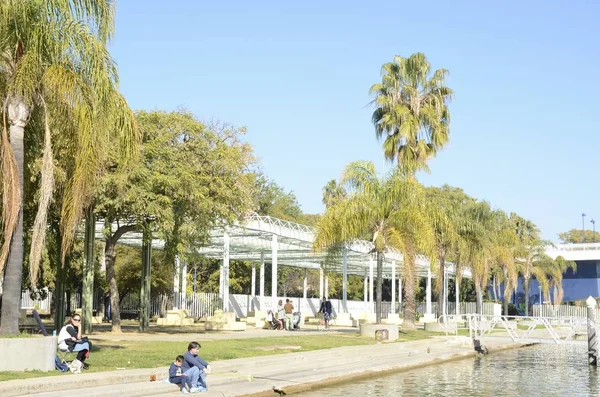 Riverbank in Sevilla — Stockfoto