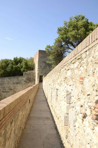 Sentier étroit sur les murs — Photo