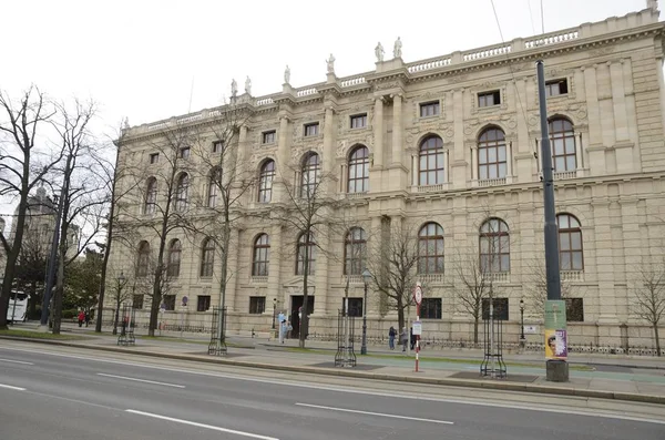 Palazzo storico a Vienna — Foto Stock