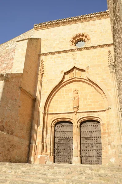 Entrada para a igreja em Belmonte — Fotografia de Stock