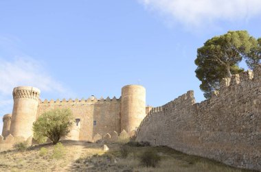 Ortaçağ Kalesi kırsal yolu