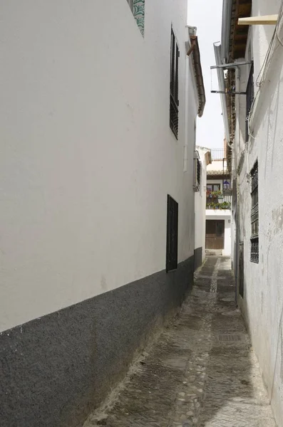 Callejón estrecho en Albaicin — Foto de Stock