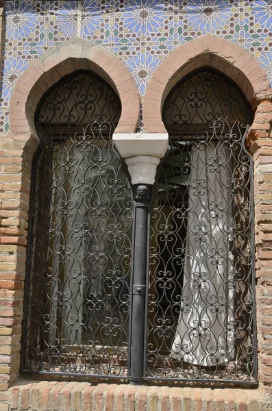 Baldosas Granada en ventanas —  Fotos de Stock