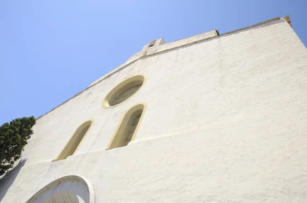 Iglesia blanca en Cadaques —  Fotos de Stock