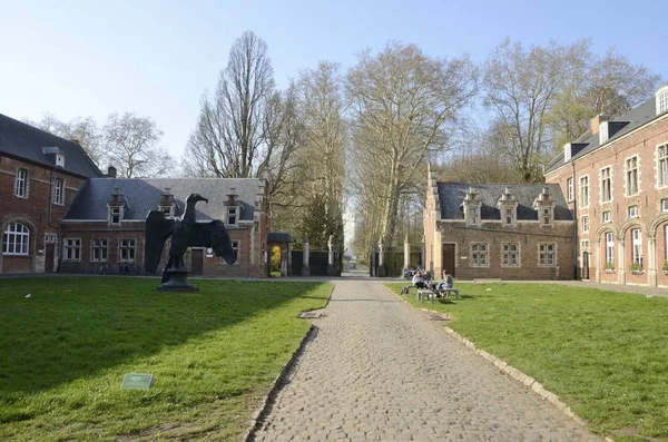 Patio del castillo de Arenberg — Foto de Stock