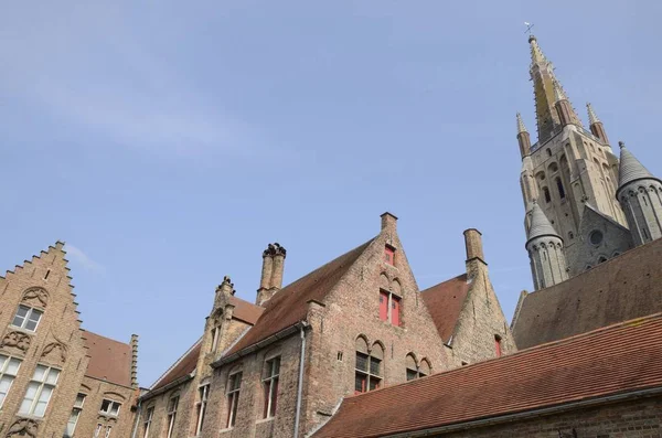 Toren van de kerk in Brugge — Stockfoto