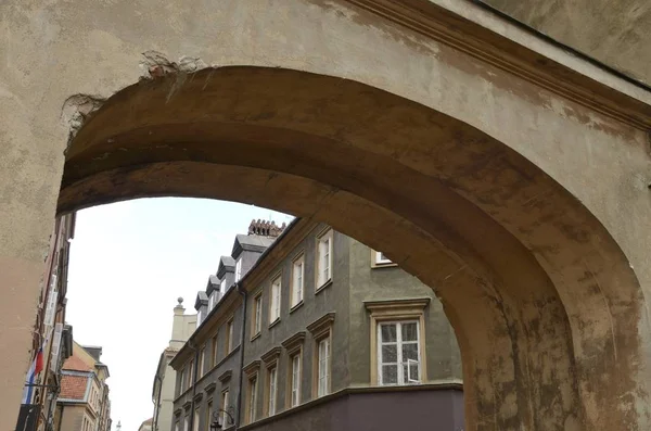 Arch in Warsaw old town — Stock Photo, Image