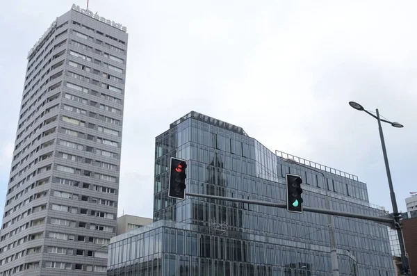 Moderní budovy ve Varšavě — Stock fotografie