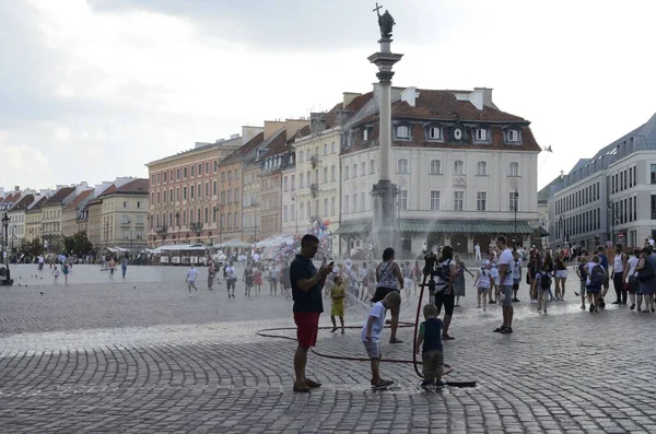 Warsaw Poland July 2018 Children Playing Water Summer Day Square — 图库照片