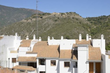 Benahavis hill, bir dağ köyü Marbella, Endülüs, İspanya yanında, beyaz evler.