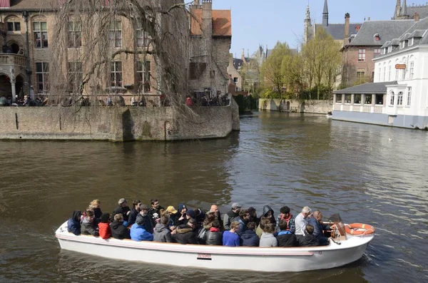 Brugge Belgio Marzo 2019 Persone Barca Turistica Sul Canale Digione — Foto Stock