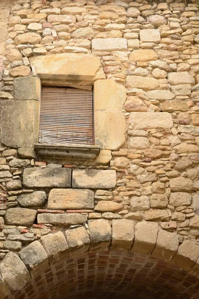 Arco Muro Pietra Nel Borgo Medievale Peratallada Situato Nel Cuore — Foto Stock
