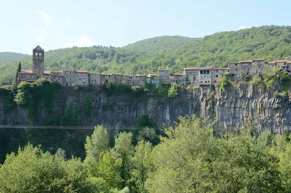 Casas Pequena Cidade Castellfollit Roca Levantou Caranguejo Basalto Girona Catalunha Imagem De Stock