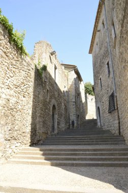 Katalonya 'nın eski Girona kasabasındaki kaldırım taşı merdivenleri, kuzeydoğu İspanya.