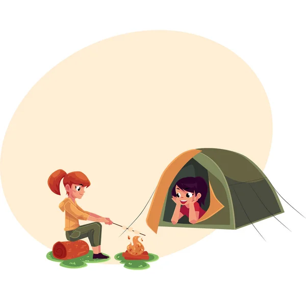 Mädchen braten Marshmallow in Feuer und schauen aus dem Zelt — Stockvektor