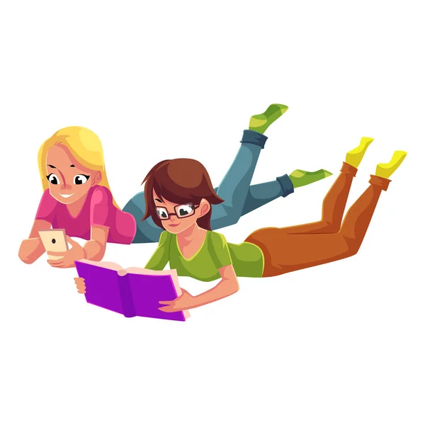 Dos chicas, leyendo el libro y jugando con el teléfono móvil, mintiendo — Vector de stock