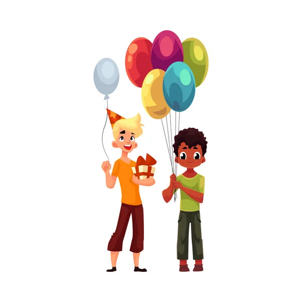 Schwarzer kleiner Junge mit Luftballons, kaukasischer Teenager mit Geburtstagsgeschenk — Stockvektor