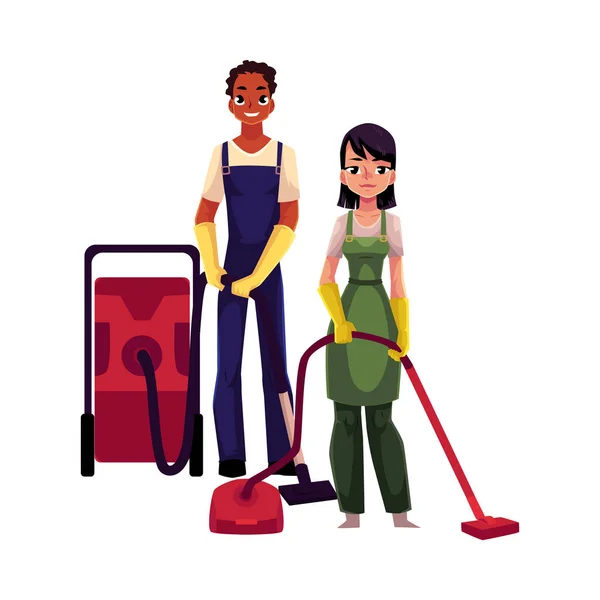 Trabajadores del servicio de limpieza, hombre, mujer, en overoles usando aspiradoras — Archivo Imágenes Vectoriales
