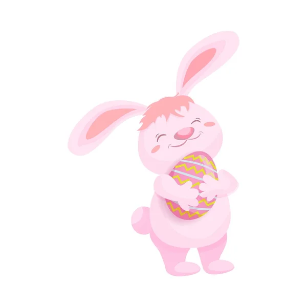 Милий пухнастий рожевий кролик з пофарбованим пасхальним яйцем — стоковий вектор