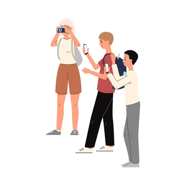 Paparazzi or journalists making photography flat vector illustration isolated. — ストックベクタ