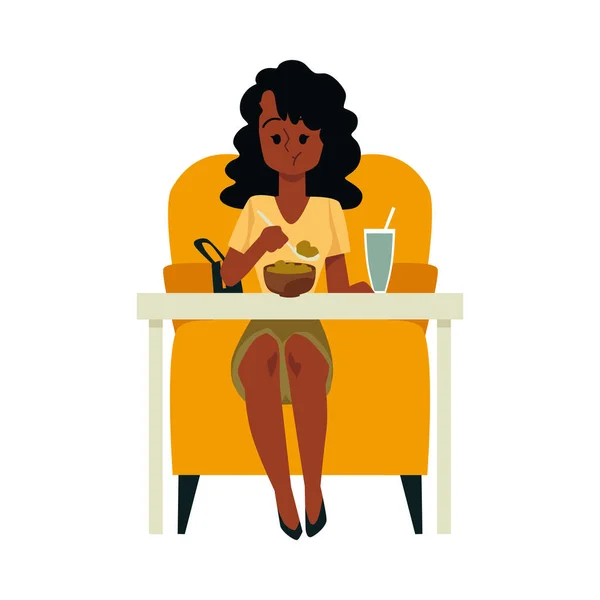 Черная женщина ест пищу сидя на стуле и столе, векторная иллюстрация — стоковый вектор