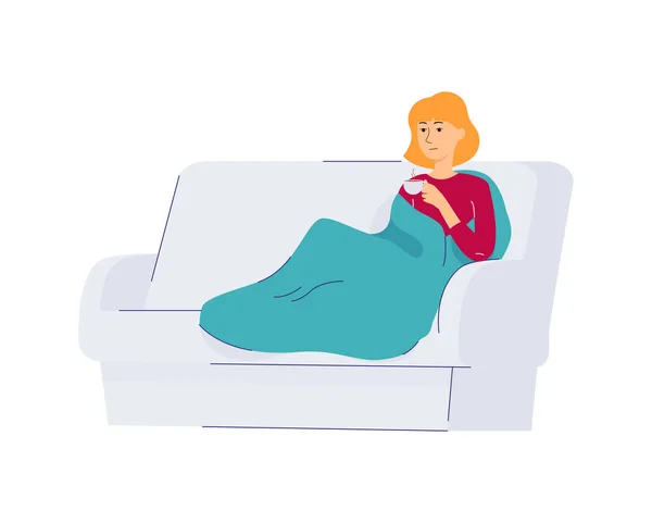 Mulher dos desenhos animados sentado em casa sofá com xícara de chá e cobertor quente — Vetor de Stock