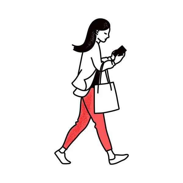 Mujer de dibujos animados caminando mientras mira la pantalla del teléfono inteligente — Archivo Imágenes Vectoriales
