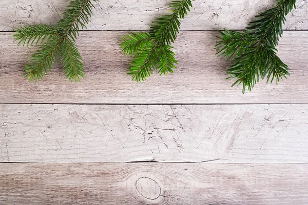 Abete di Natale su una tavola di legno — Foto Stock