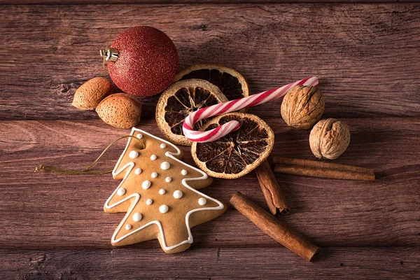 Vánoční symboly na dřevěné — Stock fotografie
