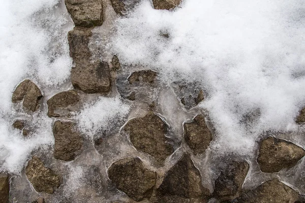 Hielo y nieve en la piedra — Foto de Stock