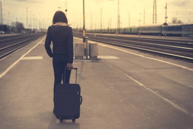 Tam uzunlukta seyahat bir kadın portresi