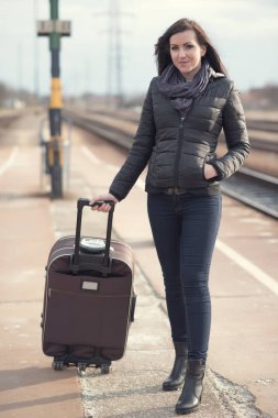 Tam uzunlukta seyahat bir kadın portresi