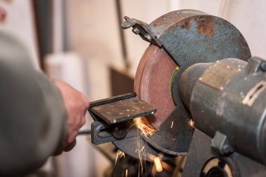 Sanayi metal işçisi kullanın taşlama tezgahı