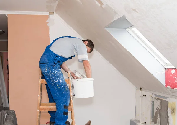 Hands plasterer at work — Stock Photo, Image