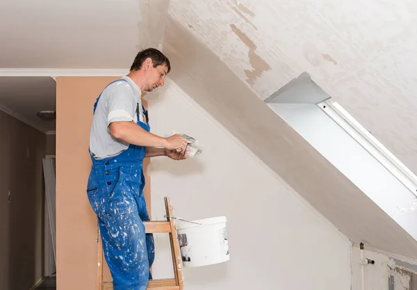 Mani intonaco sul lavoro — Foto Stock