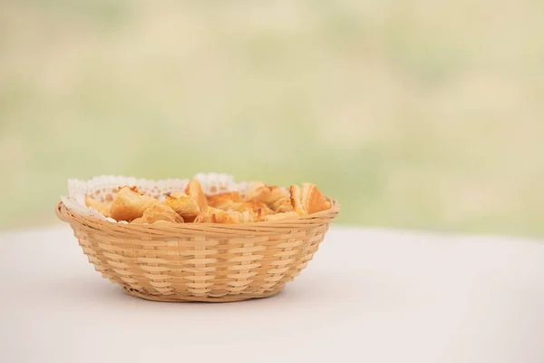 Petits desserts dans le panier — Photo