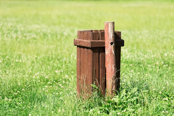 Wooden dustbin in the park — Stock Photo, Image