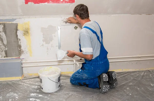 Hands plasterer at work — Stock Photo, Image