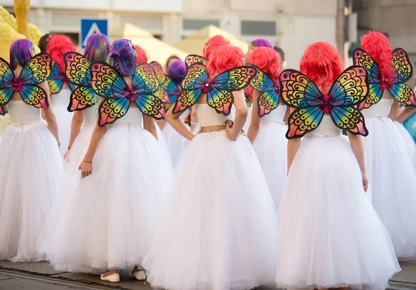 Karnaval renkli saç kızlara