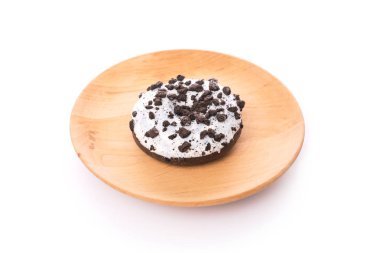 Çörek çikolata ahşap plaka üzerinde