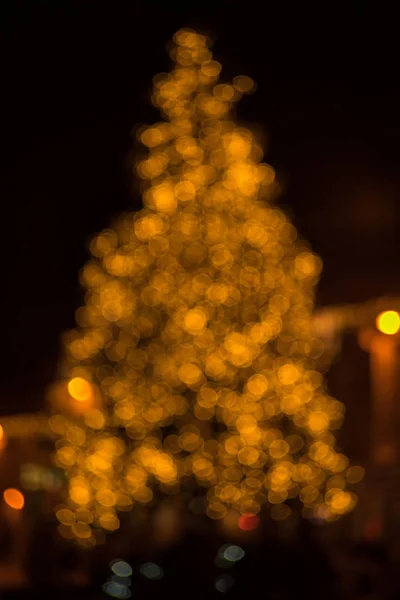 Foto borrada de uma árvore de Natal — Fotografia de Stock
