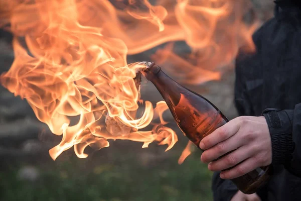 Molotof kokteyli ile adam saldırı