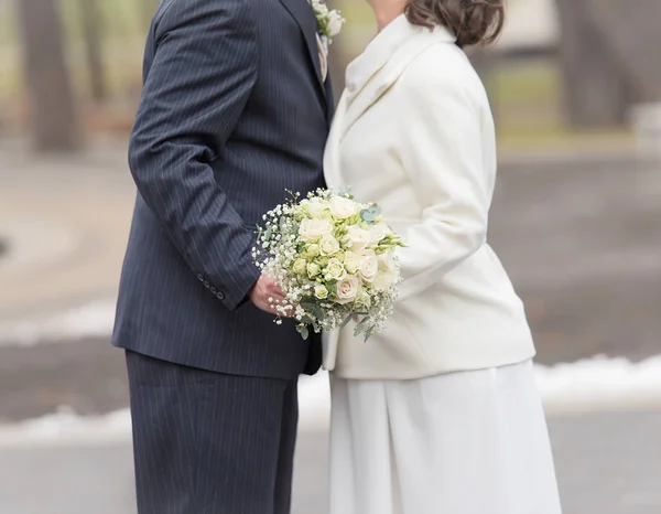 Bukiet piękny ślub w ręce — Zdjęcie stockowe