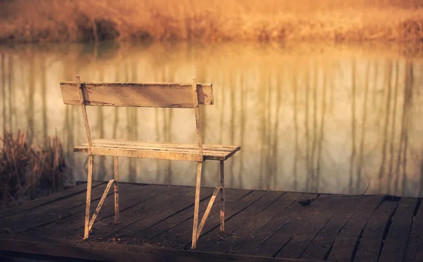 Bancă Singuratică Doc Apus Soare — Fotografie, imagine de stoc