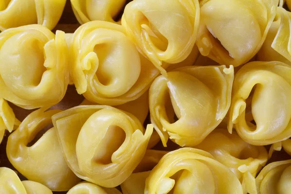 Tortellini, typisk maträtt av italiensk pasta — Stockfoto