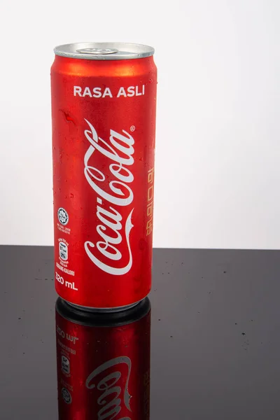 Kota Kinabalu Sabah Malaysia Maret 2020 Coca Cola Dalam Kaleng — Stok Foto