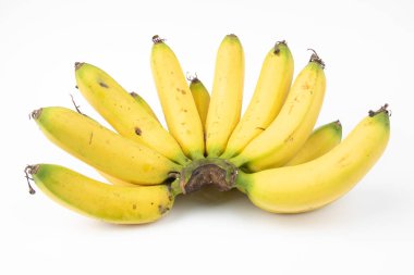 Beyaz arka planda taze olgun muzlar.
