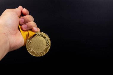 Altın madalya kazanma ya da başarı konsepti üzerine